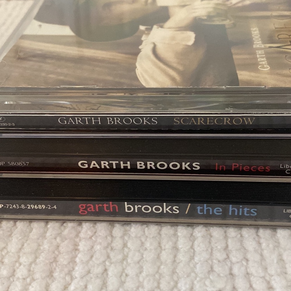 THREE Garth Brooks CDs-SCARECROW,IN PIECES, THE HITS.. Original Jewel Cases Exc